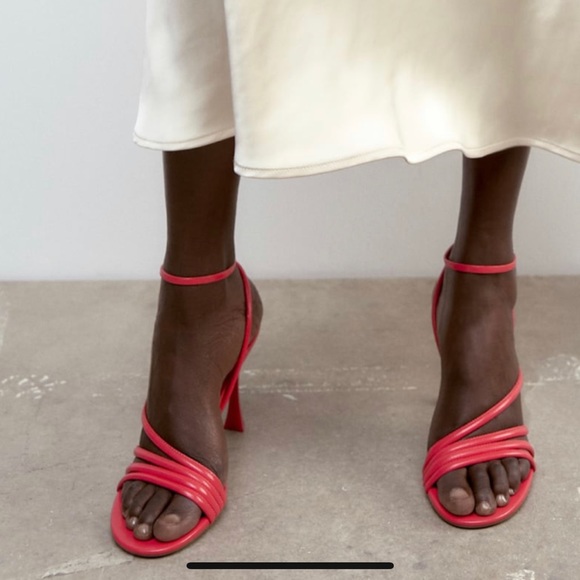 Hot pink heels - Picture 2 of 9